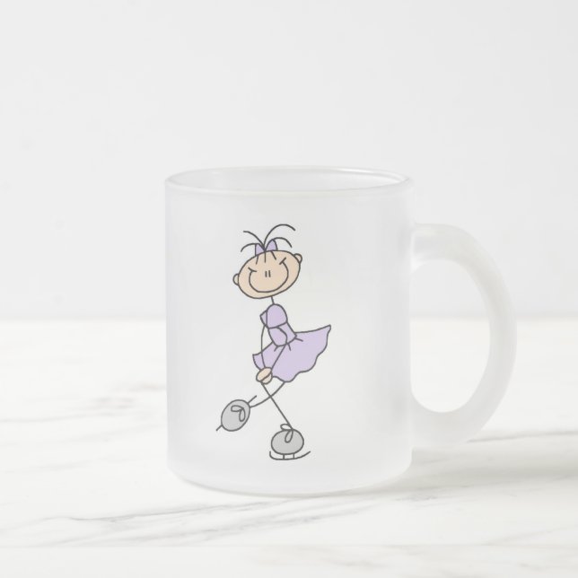 Tasse lilas de fille de patinage de glace (Droit)