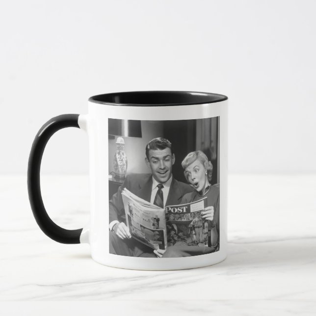 Tasse Magazine de lecture de couples (Gauche)