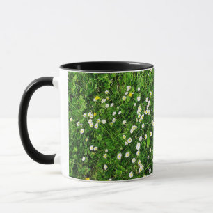 Tasse Marguerites dans l'herbe