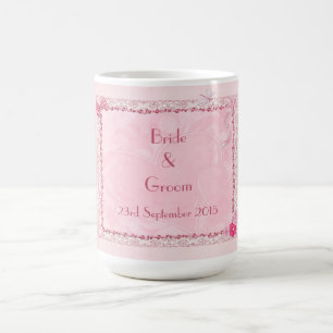 Tasse mariage avec le coeur et les papillons