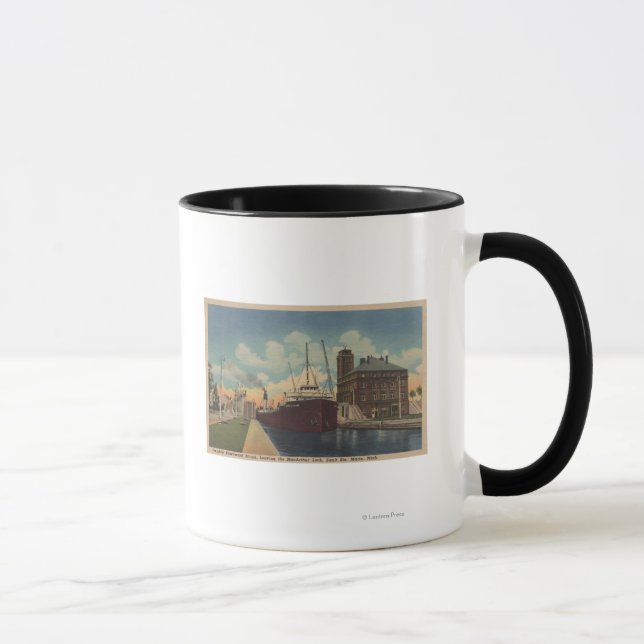 Tasse Marie, MI - Vue du cargo quittant MacArthur (Droite)