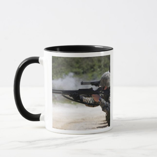 Tasse Marines tirant des fusils de chasse (Gauche)