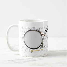 Tasse - marschierende große Trommel mit Blattmusik