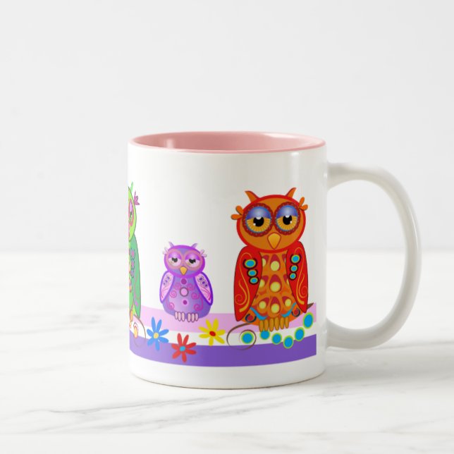 Tasse mignonne de bande dessinée avec des hiboux (Droit)