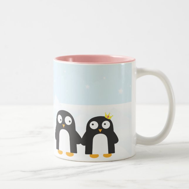 Tasse mignonne de pingouins (Droit)