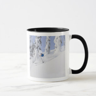 Tasse Mistie Fortin skie en neige poudreuse