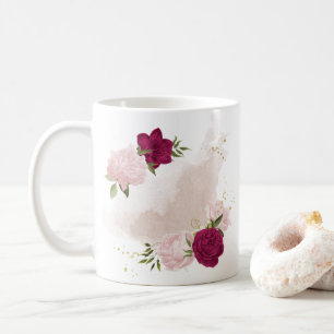 Tasse mit Blumenkaffee, magenta rosa