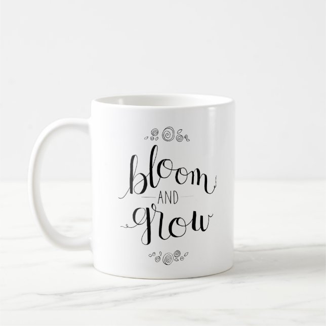 Tasse mit Blüten und Wachsen (Links)