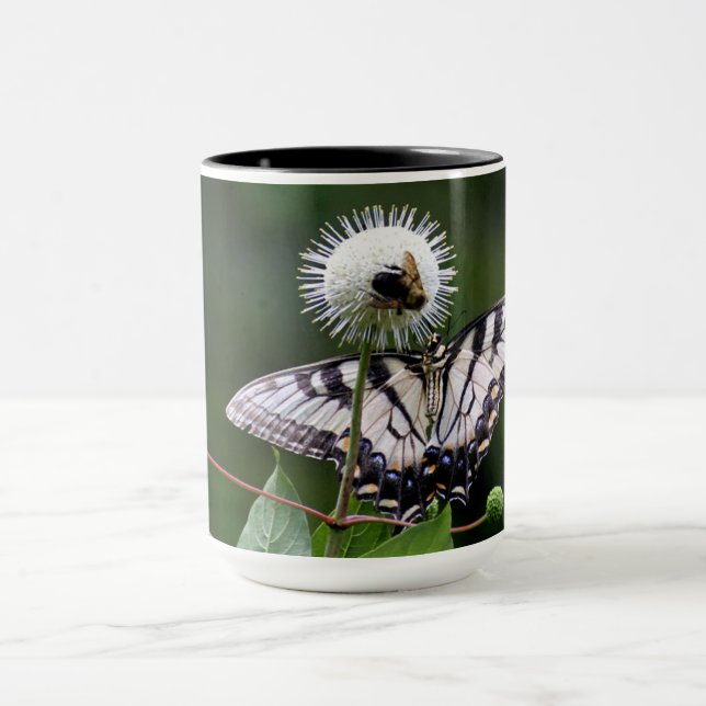 Tasse mit Butterfly & Fly auf Wildblume (Zentrum)