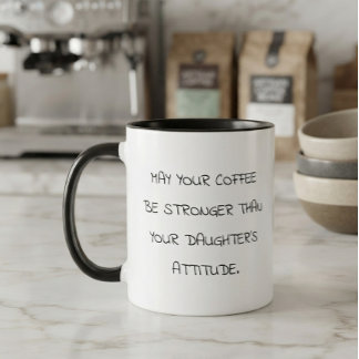 Tasse mit der Einstellung der Tochter (Freches ros