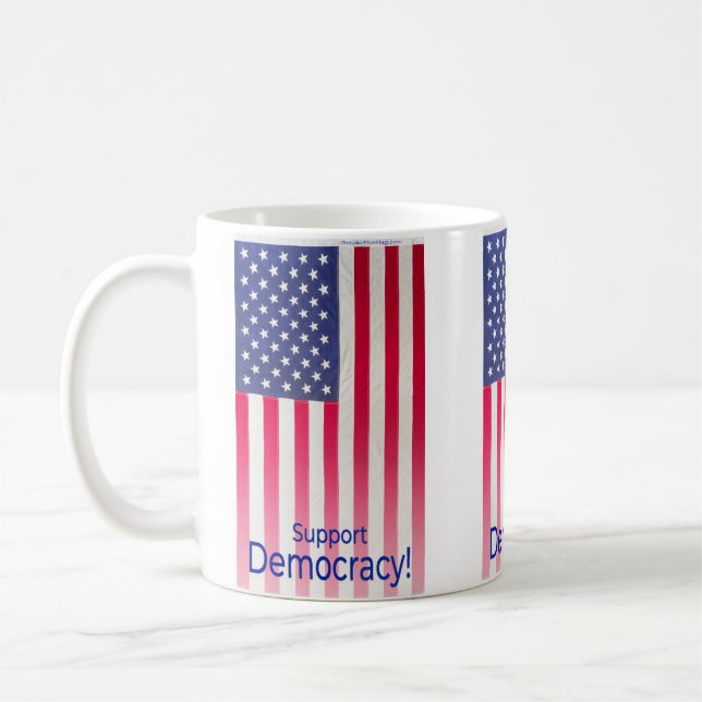 Tasse mit der Flag-Meldung "Support Democracy" (Links)