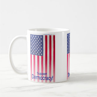 Tasse mit der Flag-Meldung "Support Democracy"