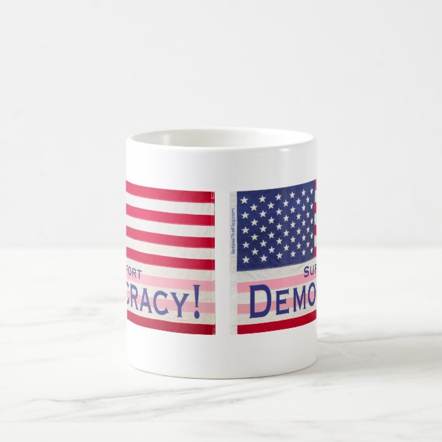 Tasse mit der Flag-Meldung "Support Democracy" (Mittel)