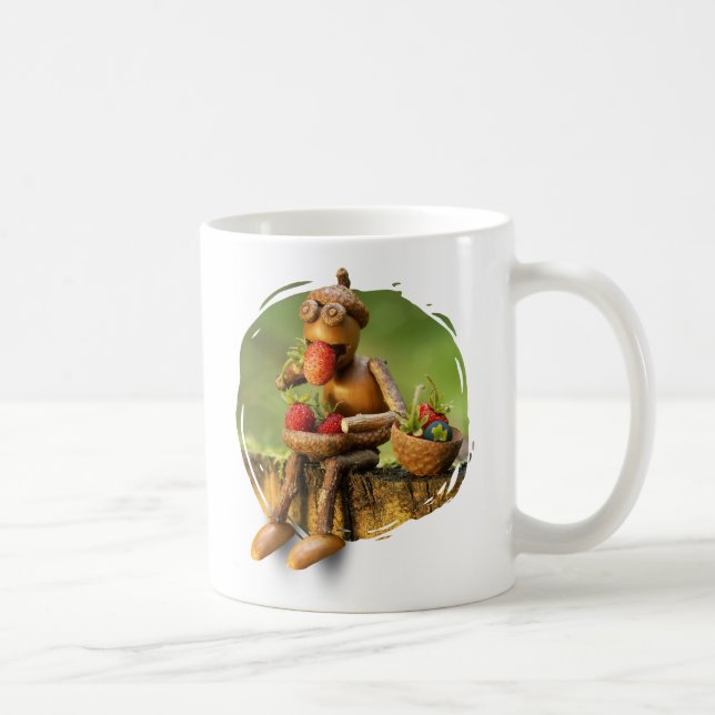 Tasse mit Eichelfen im Wald (Rechts)