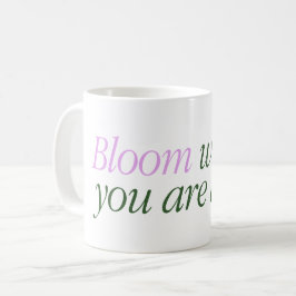 Tasse mit einem Text Bloom wo bist du lebendig
