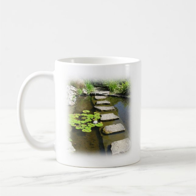 Tasse mit einem Weg und eine Bibel versifizieren (Links)