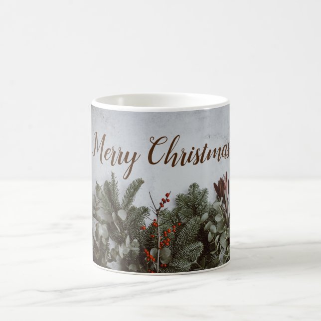 Tasse mit frohen Weihnachten und Mistletoe. (Mittel)