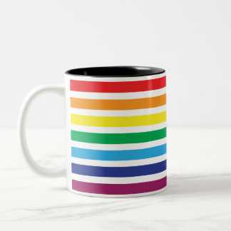 Tasse mit gestreifter Regenbogenflagge
