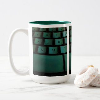 Tasse mit grüner Tastatur