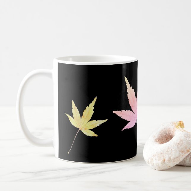Tasse mit Herbstlaub (Mit Donut)