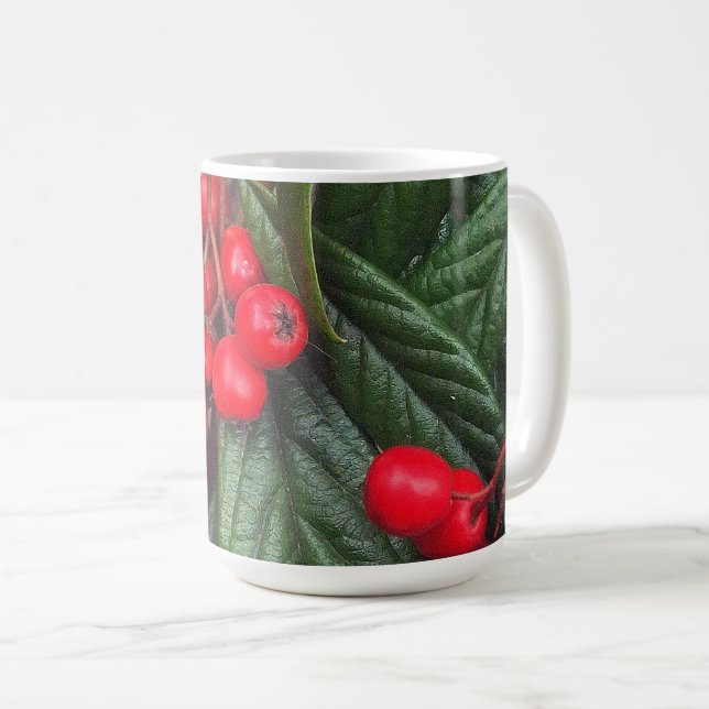 Tasse mit herbstlichen, roten Vogelbeeren (VorderseiteRechts)