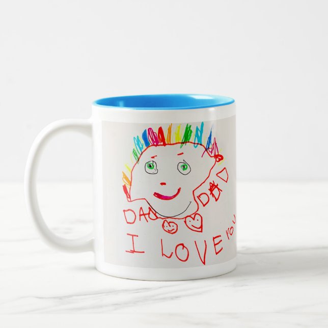 Tasse mit Kinderkunst (Links)
