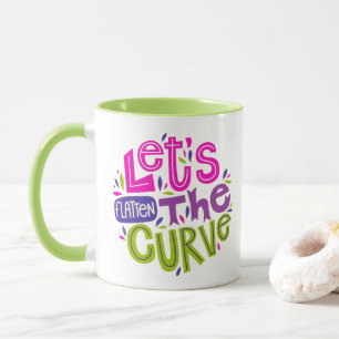 Tasse mit Retro-Typografie „Flatten the Curve“