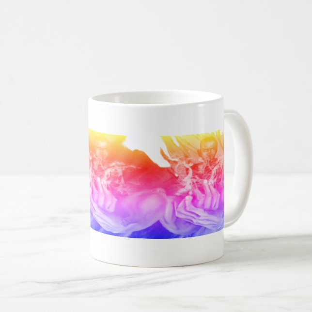 Tasse mit ruhigem Geist und blauen Händen (VorderseiteRechts)