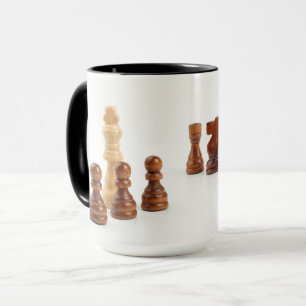 Tasse mit Schachstücken