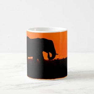 Tasse mit Silhouette des Elefanten