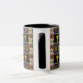 Tasse mit Stickerei dekoriert
