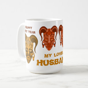 TASSE MIT TRADITIONELLER MASKENKUNST