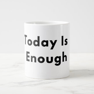 Tasse mit Typografie 'Heute ist genug'
