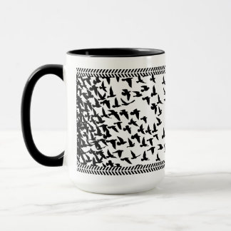 Tasse mit Vögeln in Schwarzweiß, klassischer Stil