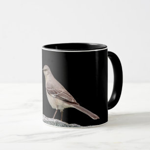 Tasse Mockingbird sur une pierre tombale