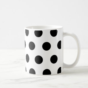 Tasse noire de point de polka