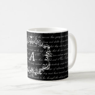 Tasse noire et blanche de monogramme des textes de