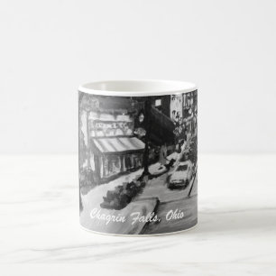 Tasse noire et blanche de peinture de Chagrin