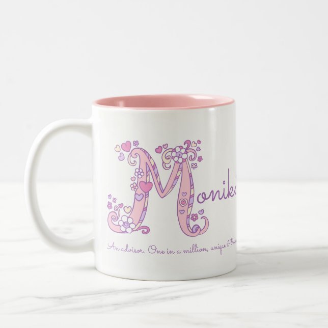 Tasse nommée de monogramme de la fleur M de coeur (Gauche)