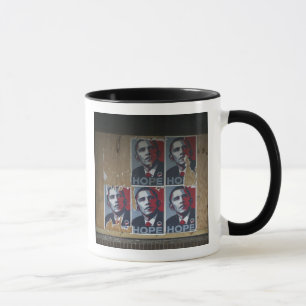 Tasse Obama signe sur une fenêtre condamnée d'un