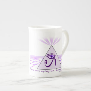 Tasse originale de porcelaine tendre de dessin de