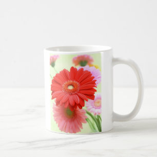 Tasse personnalisable de marguerites de Gerber