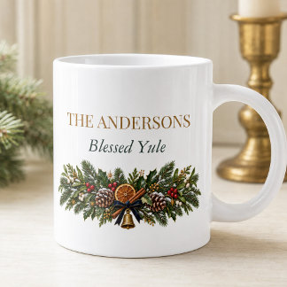 Tasse personnalisée de Yule sous la lumière de la