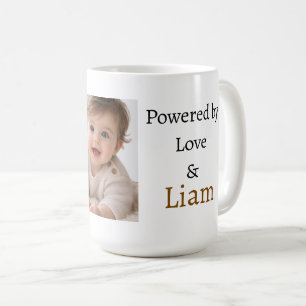 Tasse photo personnalisée avec un nom et 'Alimenté