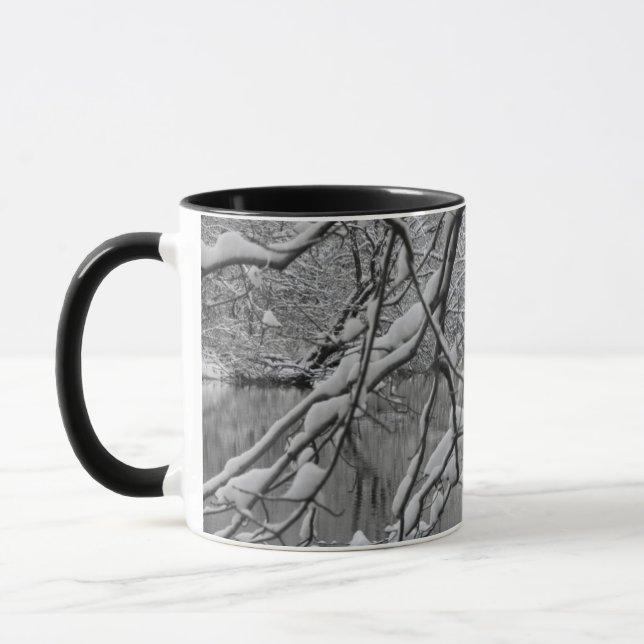 Tasse Pont de voûte au-dessus de rivière congelée en (Gauche)
