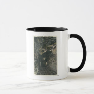 Tasse Pont sous la vue de roche d'équilibre