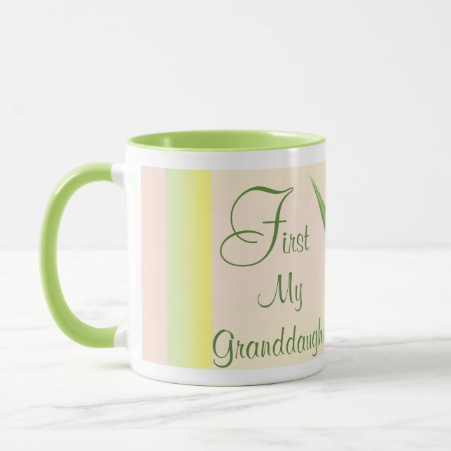 Tasse pour la petite-fille d'abord et pour (Gauche)