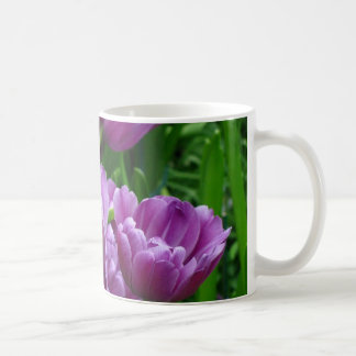 Tasse pourpre de tulipe