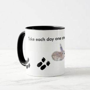 Tasse Prenez chaque jour où une étape attaquent à la