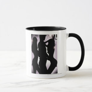 Tasse Profil d'une danse d'homme avec des femmes dans